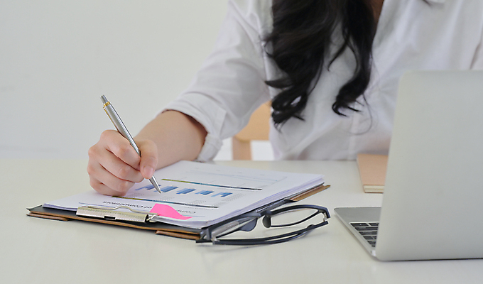 포토 JPG 해외이미지 직업 라이프스타일 여자 컨셉 회사 비즈니스 통계 탁자 성공 그래프 설계 직장 사람없음 금융 노트북 사무실 독서 펜 세일 우주 자료 가리킴 타이핑 잡기 업무 비즈니스우먼 시장 계획 종업원 책상 분석 직원 보고서 경영자 문서 비서 책임자 프리랜서 해외포토 가구 모션 사람 손짓 생활 경제 전자제품 필기구 작업 직장인 리더 파일형식 이미지허브