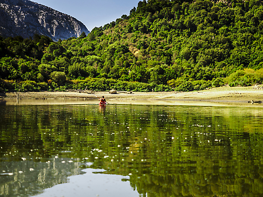 포토 JPG 해외이미지 나무 백인 구름 라이프스타일 호수 스포츠 모션 자연 하늘 산 건강 한명 풍경 야외 가로 빨간색 초록색 물 여름 파란색 강 침묵 봄 장비 저수지 소나무 보트 성 활 카누 카약 사암 콜로라도 해외포토 자연요소 서양인 식물 1 건축물 계절 컬러 배_교통 사람 생활 미국 소리 돌_바위 수상스포츠 생태계 파일형식 이미지허브