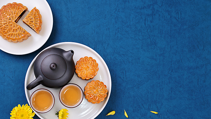 포토 JPG 해외이미지 꽃 디저트 실내 사람없음 하이앵글 찻잔 찻주전자 파란배경 월병 해외포토 식물 음식 뷰포인트 백그라운드 주전자 잔 내부 파란색 과자 중국전통 파일형식 이미지허브