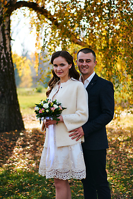 포토 JPG 해외이미지 백인 라이프스타일 커플 공원 여자 남자 딸 행복 결혼 2 가족 관계 자연 결혼식 엄마 남편 휴가 함께함 사랑 미소 사람 성인 야외 두명 여름 부모 흰색 축하 아내 아빠 해외포토 서양인 계절 공공시설 감정 컬러 컨셉 표정 이벤트 생활 생태계 파일형식 이미지허브