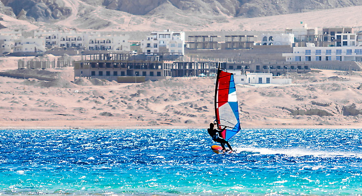 포토 JPG 해외이미지 주간 실루엣 스포츠 파도 바다 한명 풍경 성인 야외 건물 여름 윈드서핑 수상스포츠 서핑 승차 서퍼 성인한명만 해외포토 자연요소 1 건축물 계절 모션 운동선수 촬영기법 사람 성인만 파일형식 이미지허브