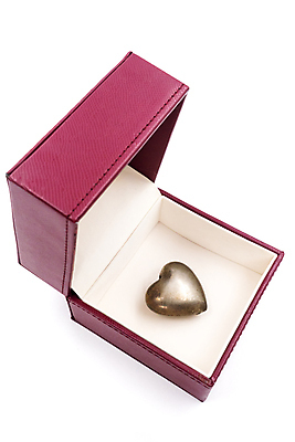 포토 JPG 해외이미지 모양 기념일 컨셉 발렌타인데이 선물 사랑 사람없음 빨간색 상자 흰색 하트 오픈 황금 고급 컨테이너 심볼 약혼 2월 해외포토 감정 산업 컬러 결혼 데이이벤트 이벤트 날짜 약속 파일형식 이미지허브