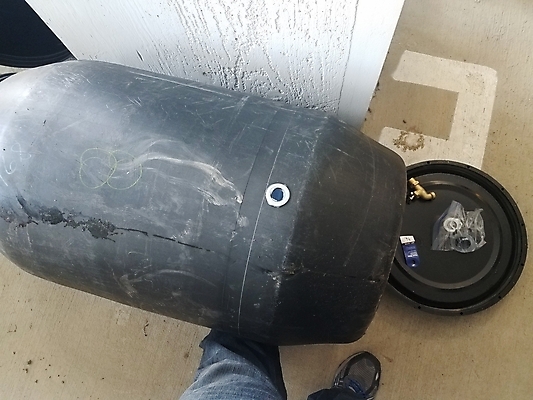 포토 JPG 해외이미지 통 사람없음 검은색 보행로 컨테이너 플라스틱 시멘트 해외포토 산업 길 컬러 재질 파일형식 이미지허브