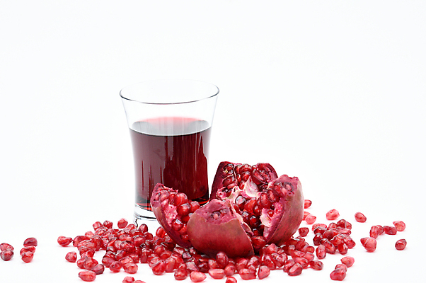 포토 JPG 해외이미지 음식 조각 백그라운드 과일 씨앗 사람없음 흰색 물방울 신선 업무 맛 상품 디자이너 자르기 슬라이스 석류 강화 개조 해외포토 식물 직업 컬러 컨셉 모션 작업 파일형식 이미지허브