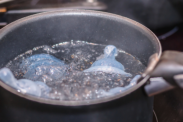 포토 JPG 해외이미지 어린이 분홍색 백그라운드 신체 장신구 건강 안전 사람없음 물 파란색 쌓기 육아 우유 마시기 흰색 아기 뜨거움 빨래 수증기 작음 플라스틱 드라이어 노리개젖꼭지 순수 오브젝트 감염 온도 고무 박테리아 돌봄 소독 위생관리 살균 해외포토 자연요소 컬러 컨셉 가사 의학 모션 재질 유제품 관리 사람 아기용품 미용용품 크기 파일형식 이미지허브