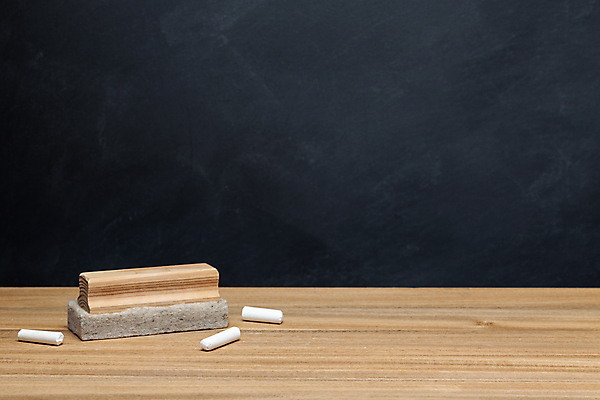 포토 JPG 해외이미지 학생 교육 백그라운드 컨셉 교실 학교 탁자 수업 초등학교 창조 사람없음 목재 스터디 펜 교사 칠판 페인트 수확 가르침 그리기 낙서 책상 오브젝트 신학기 그림 지우개 분필 대학교 복고 초보 카피스페이스 해외포토 나무 직업 가구 농업 재료 모션 학용품 학습 필기구 공백 초크 파일형식 이미지허브