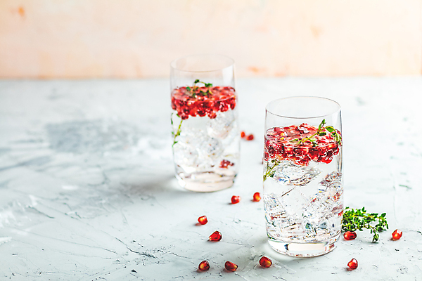 포토 JPG 해외이미지 사람없음 컵 물 석류 밀짚 석류알 인퓨즈드워터 해외포토 자연요소 식기 과일 짚 파일형식 이미지허브