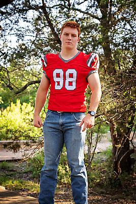 포토 JPG 해외이미지 남자 행복 여유 포즈 졸업 학교 성공 기념 한명 소년 10대 빨간색 파란색 축구 끝 주근깨 저지 플레이어 해외포토 1 교육 감정 어린이 컬러 컨셉 청소년 사람 구기 점 파일형식 이미지허브