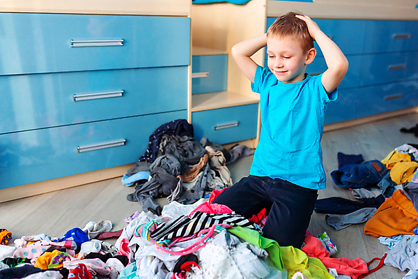 포토 JPG 해외이미지 라이프스타일 옷 어린이 백그라운드 가사 장난 가정 가족 놀이 주택 함께함 실내 한명 사람 일상 컬러풀 쌓기 방 직물 도움 장롱 조직 씻기 청소 주부 걸음마 도우미 해외포토 1 컬러 가구 컨셉 관계 모션 내부 건물 라이프 생활 청결 파일형식 이미지허브