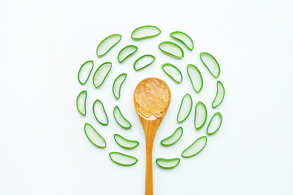 포토 JPG 해외이미지 스튜디오촬영 단면 실내 사람없음 초록색 흰배경 나무숟가락 알로에 해외포토 식물 컬러 백그라운드 내부 숟가락 흰색 파일형식 이미지허브