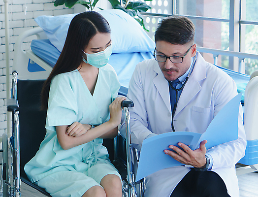 포토 JPG 해외이미지 직업 여자 남자 과학 건강 병원 실험 가면 두명 약 건강관리 방 고통 환자 의사 실험실 바이러스 질병 감염 처방 방문 외과 병실 경보 돌봄 헬프 해외포토 감정 의학 모션 관리 사람 의료진 도움 파일형식 이미지허브