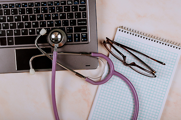 포토 JPG 해외이미지 직업 종이 과학 컨셉 인터넷 비즈니스 통신 청진기 탁자 건강 병원 사람없음 치료 노트북 컴퓨터 사무실 약 디지털 공책 장비 시험 의사 정보 기구 공구 하트 긴급 키보드 업무 네트워크 질병 책상 돌봄 심장병 해외포토 모양 교육 가구 의학 의료기기 모션 문구용품 전자제품 의료진 도구 작업 파일형식 이미지허브