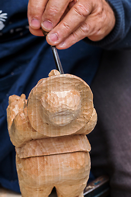 포토 JPG 해외이미지 전통 손 조각 취미 사람없음 목재 파란색 갈색 업무 체험 제조 목수 열정 옛날 조작 해외포토 나무 직업 감정 컬러 컨셉 재료 신체부위 작업 파일형식 이미지허브