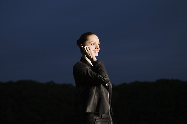 포토 JPG 해외이미지 라이프스타일 손 여자 남자 백그라운드 밭 인터넷 비즈니스 통신 손가락 자연 모바일 세포 한명 사람 야외 여름 스마트폰 핸드폰 컴퓨터 환경 상점 디지털 스크린 봄 공백 터치 잡기 메시지 무선전화기 전화기 스마트 어깨 그림 전자 넘어짐 문자메시지 터치스크린 셀룰러 해외포토 1 계절 컨셉 농업 모션 생활 신체부위 전자제품 스마트기기 생태계 파일형식 이미지허브