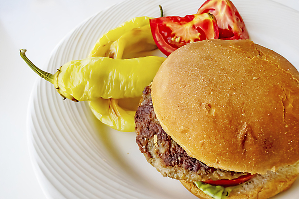 포토 JPG 해외이미지 디자인 음식 백그라운드 토마토 채소 탁자 양파 치즈 패스트푸드 샌드위치 육류 요리 사람없음 목재 빨간색 검은색 식사 저녁식사 샐러드 소고기 튀김 햄버거 흰색 시골 신선 클래식 맛 그릴 상추 바비큐 케첩 속도 메뉴 깨 프랑스어 점심식사 고립 번 치즈버거 해로움 핸드메이드 해외포토 나무 문자 빵 컬러 가구 컨셉 식재료 재료 주방용품 유제품 조미료 소스_음식 인스턴트 파일형식 이미지허브