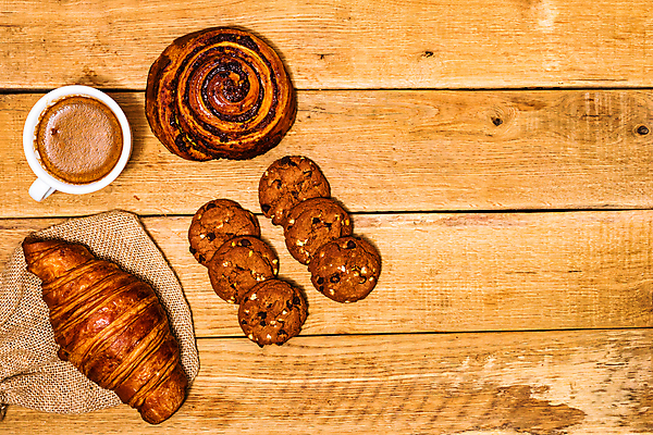 포토 JPG 해외이미지 스튜디오촬영 전통 커피 음식 백그라운드 탁자 아침 디저트 요리 사람없음 갈색 식사 카페 빵집 껍질 흰색 신선 황금 달콤 맛 아침식사 초승달 굽기 먹기 롤 버터 에스프레소 프랑스어 고립 번 페스츄리 카피스페이스 해외포토 주간 문자 음료 빵 컬러 가구 컨셉 모션 실내 상점 공백 달 구이 파일형식 이미지허브