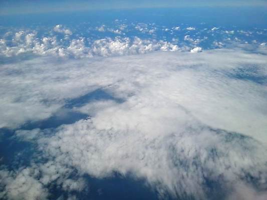 포토 JPG 해외이미지 구름 지구 여행 백그라운드 자연 하늘 날씨 비행기 안테나 풍경 사람없음 야외 가로 파란색 빛 햇빛 평화 우주 일출 맑음 일몰 자유 흰색 분위기 땅 고도 천국 솜털 스카이라인 넘어짐 대패 수평선 해외포토 자연요소 컬러 컨셉 통신 항공교통 모션 대중교통 태양 노을 생태계 파일형식 이미지허브