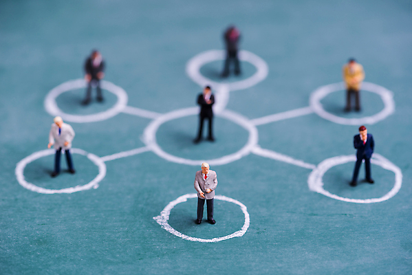 포토 JPG 해외이미지 아이콘 모델 손 교육 백그라운드 컨셉 돈 비즈니스 관계 노동자 화살 아이디어 사람 사람없음 그래픽 장난감 숫자 검은색 칠판 공백 미니어처 피규어 흰색 업무 비즈니스맨 원형 네트워크 그룹 연결 접속 작음 그림 분필 미니 방법 소셜 해외포토 도형 직업 문자 남자 컬러 신체부위 모형 작업 직장인 재산 크기 초크 파일형식 이미지허브