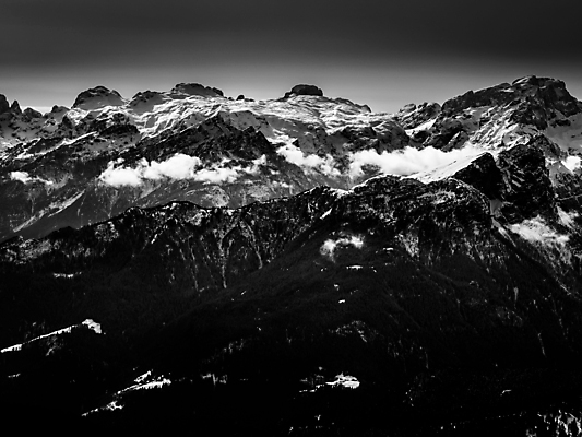 포토 JPG 해외이미지 유럽 스포츠 여행 겨울 자연 하늘 스키 산 흑백 풍경 사람없음 야외 침묵 이탈리아 흰색 숲 빙하 장면 내추럴 절정 해외포토 계절 나라 컬러 겨울스포츠 촬영기법 소리 생태계 파일형식 이미지허브