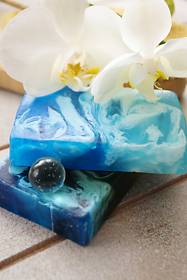 포토 JPG 해외이미지 라이프스타일 여자 파도 바다 백그라운드 컨셉 잎 신체 탁자 휴식 주택 건강 사람없음 치료 파란색 세트 스파 목욕 화장품 공백 껍질 바위 흰색 신선 항아리 사발 수집 허브 피부 크림 책상 유기농 아로마 소금 비누 아로마테라피 로즈메리 내추럴 구성 돌봄 핸드메이드 목업 해외포토 식물 웰빙 컬러 가구 의학 모션 사람 건물 생활 신체부위 위생용품 뷰티 청결 돌_바위 도자기 사기그릇 테라피 파일형식 이미지허브