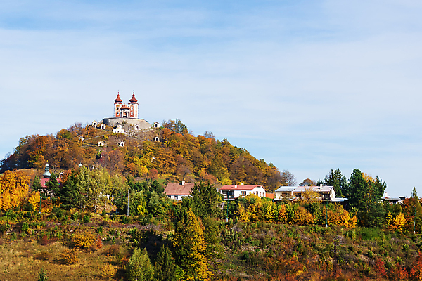 포토 JPG 해외이미지 나무 외관 계절 유럽 종교 여행 건축양식 주택 풍경 사람없음 야외 건물 교회 탑 가을 도시 역사 재산 발굴 신성 타운 천연기념물 바로크 복잡 슬로바키아 옛날 해외포토 식물 건축물 건축 나라 컨셉 종교건축 금융 파일형식 이미지허브