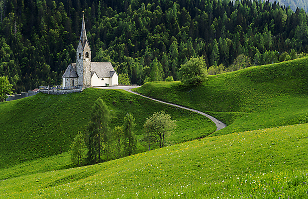 포토 JPG 해외이미지 계절 도로 호수 여행 백그라운드 자연 하늘 휴가 산 풍경 사람없음 야외 초록색 여름 교회 마을 일출 환경 일몰 놀람 이탈리아 가을 등불 램프 연못 즐거움 휴양지 알프스 지역 내추럴 생태학 완벽 웅장함 절정 환상 해외포토 교육 감정 유럽 길 컬러 컨셉 종교건축 교통시설 조명 표정 건물 노을 장소 생태계 파일형식 이미지허브