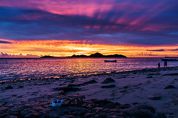포토 JPG 해외이미지 구름 라이프스타일 실루엣 어린이 바다 섬 백그라운드 신발 오렌지 자연 놀이 하늘 엄마 아침 불 휴가 산 손바닥 풍경 사람없음 야외 빨간색 초록색 여름 파란색 빛 컬러풀 태양 일출 일몰 놀람 광선 보트 황금 야간 저녁 주식 암초 닻 파라다이스 포트폴리오 해외포토 주간 자연요소 손 계절 감정 컬러 배_교통 과일 가족 촬영기법 표정 사람 생활 금융 노을 생태계 파일형식 이미지허브