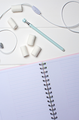 포토 JPG 해외이미지 템플릿 종이 백그라운드 컨셉 잎 비즈니스 탁자 직장 사람없음 목재 책 사무실 펜 우주 다이어리 쪽지 헤드폰 공책 공백 달력 흰색 기록 업무 오픈 작업실 계획 정상 책상 오브젝트 문서 위치 페이지 시트 패드 고립 목업 목차 카피스페이스 해외포토 나무 식물 컬러 음향기기 가구 회사 재료 문구용품 필기구 사무용품 작업 파일형식 이미지허브