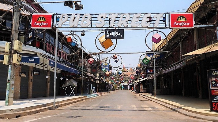 포토 JPG 해외이미지 전통 옷 아시아 음식 여행 크리스마스 거리 사람 동양인 사람없음 쇼핑 식당 식사 도시 시간 바 그룹 시장 끝 야간 저녁 네온 캄보디아 이국적 인기 유흥 해외포토 자연요소 기념일 나라 인종 상점 파일형식 이미지허브