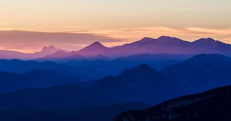 포토 JPG 해외이미지 계절 실루엣 유럽 지구 여행 백그라운드 자연 벽지 하늘 추상 산 파노라마 풍경 사람없음 야외 여름 빛 태양 여행객 평화 일출 환경 침묵 일몰 안개 광선 언덕 그림 엽서 생태학 절정 해외포토 자연요소 교육 나라 컨셉 무늬 날씨 촬영기법 사람 노을 소리 편지 생태계 파일형식 이미지허브