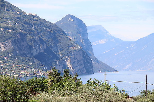 포토 JPG 해외이미지 나무 유럽 호수 여행 자연 하늘 휴가 산 파노라마 풍경 사람없음 야외 물 여름 컬러풀 맑음 이탈리아 장면 암초 해외포토 자연요소 식물 계절 나라 컬러 날씨 촬영기법 생태계 파일형식 이미지허브