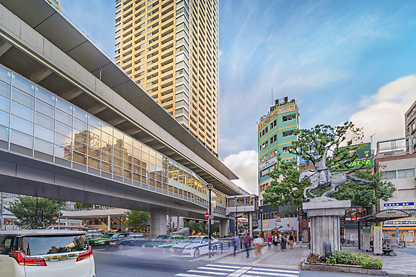 포토 JPG 해외이미지 구름 조각 비즈니스 자동차 하늘 부동산 풍경 사람없음 건물 여름 도시풍경 환경 탑 일본 고층빌딩 도시 보행자 도쿄 건축가 통로 정사각형 택시 양궁 청동 타운 8월 사무라이 해외포토 자연요소 도형 직업 건축물 계절 아시아 육상교통 스포츠 승용차 빌딩 날짜 재산 파일형식 이미지허브