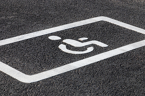 포토 JPG 해외이미지 아이콘 공원 도로 백그라운드 컨셉 무늬 의자 교통시설 거리 사람없음 우주 흰색 도시 거친 보행로 주차 장애인 심볼 사인 휠체어 질감 예약 제비 장애 돌봄 특별함 해외포토 공공시설 길 컬러 가구 교통 모션 조류 시설 파일형식 이미지허브