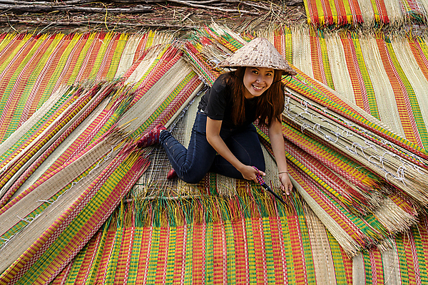 포토 JPG 해외이미지 식물 전통 여자 아시아 문화 백그라운드 패턴 발렌타인데이 사랑 한명 사람 동양인 야외 목재 초록색 컬러풀 농장 노란색 마을 동남아시아 매트 잠 업무 유기농 베트남 밀짚 내추럴 짜기 핸드메이드 해외포토 나무 1 웰빙 감정 나라 컬러 무늬 농업 재료 모션 데이이벤트 인종 작업 짚 파일형식 이미지허브