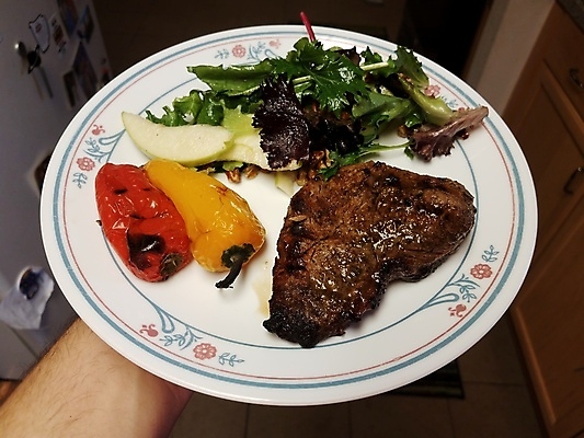 포토 JPG 해외이미지 접시 손 음식 피망 건강 육류 스테이크 사람없음 주방 식사 저녁식사 샐러드 소고기 잡기 그릴 사과 점심식사 해외포토 식기 채소 과일 식재료 모션 주방용품 서양음식 신체부위 파일형식 이미지허브