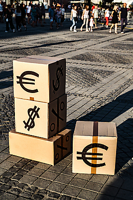 포토 JPG 해외이미지 아이콘 손 분홍색 백그라운드 컨셉 돈 비즈니스 성공 선물 사람없음 금융 경제 상자 라벨 세일 달러 저축 유로 흰색 시장 재산 황금 상품 가격 만화 은퇴 심볼 사인 보안 투자 상업 계산서 대출 계좌 고립 세금 해외포토 컬러 프레임 안전 신체부위 파일형식 이미지허브