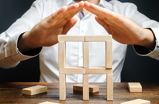 포토 JPG 해외이미지 컨셉 회사 비즈니스 지붕 관리 안전 사람없음 건물 금융 경쟁 잡기 도움 비즈니스맨 보호 위험 작음 대표 심볼 서비스 예방 약속 보안 투자 문제 보험 파산 경영 넘어짐 돌봄 위기 지원 헬프 해외포토 건축물 남자 모션 경제 직장인 크기 파일형식 이미지허브