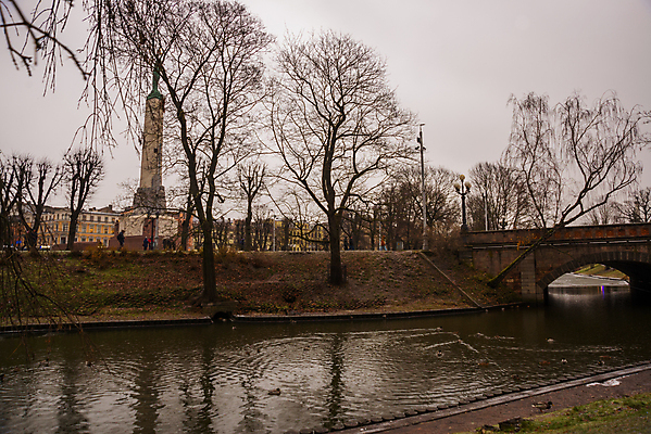 포토 JPG 해외이미지 꽃 유럽 별 문화 조각 백그라운드 컨셉 기념 프레임 미술 경비 이벤트 사람없음 야외 장식 빨간색 초록색 도시풍경 조각상 축제 자유 가을 축하 깃발 신선 도시 생일 심볼 군용 천연기념물 명예 내추럴 2018년 구성 라트비아 리가 전국 해외포토 자연요소 식물 계절 기념일 나라 컬러 문화예술 군대 북유럽 안전 풍경 조형물 보호 연도 파일형식 이미지허브
