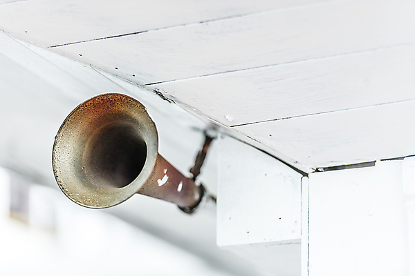 포토 JPG 해외이미지 바다 여행 뿔 항해 경고 안전 사람없음 목재 금속 소리 듣기 수확 흰색 보트 메시지 위험 크루즈 알림 묘사 오브젝트 부식 천장 신호 보안 함선 공포 트럼펫 시끄러움 그런지 놋쇠 사이렌 옛날 주목 해외포토 나무 컬러 컨셉 농업 배_교통 재료 모션 재질 금관악기 파일형식 이미지허브