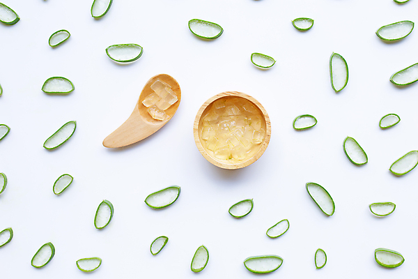 포토 JPG 해외이미지 스튜디오촬영 단면 실내 사람없음 초록색 흰배경 나무숟가락 나무그릇 알로에 해외포토 식물 그릇 컬러 백그라운드 내부 목재 숟가락 흰색 파일형식 이미지허브