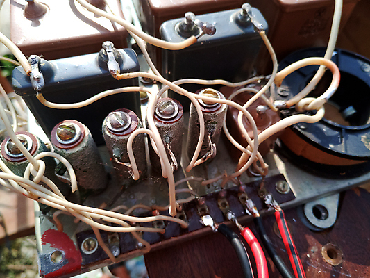 포토 JPG 해외이미지 음악 돌담 사람없음 목재 전자제품 갈색 금속 검은색 힘 소리 페인트 전선 수확 레코드 그리기 클래식 향수 오디오 시스템 단계 턴테이블 베이스 복원 소비에트 옛날 플레이어 힘찬 해외포토 나무 컬러 컨셉 농업 재료 모션 재질 현악기 문화예술 담장 화장품 돌_바위 음반 파일형식 이미지허브