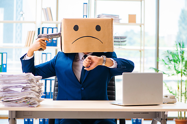 포토 JPG 해외이미지 남자 실내 한명 들기 정장 상반신 성인 앞모습 사무실 권총 시간 비즈니스맨 종이상자 확인 성인남자한명만 해외포토 1 옷 뷰포인트 비즈니스 모션 사람 내부 상자 총 직장인 남자한명만 성인남자만 파일형식 이미지허브