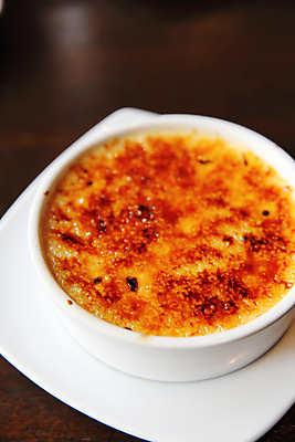 포토 JPG 해외이미지 그릇 접시 검은배경 실내 사람없음 크렘브륄레 해외포토 식기 백그라운드 디저트 내부 검은색 파일형식 이미지허브