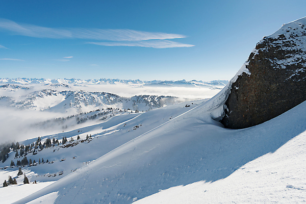 포토 JPG 해외이미지 나무 구름 계절 공원 도로 여행 크리스마스 겨울 밭 자연 아침 날씨 스키 산 파노라마 경사 사람없음 야외 파란색 빛 태양 얼음 새벽 하이킹 추위 흰색 시골 소나무 숲 언덕 빙하 서리 장면 천국 2월 방법 서쪽 설피 절정 눈내림 해외포토 주간 자연요소 식물 공공시설 기념일 길 컬러 농업 교통시설 레저 겨울스포츠 눈_날씨 촬영기법 날짜 방향 생태계 파일형식 이미지허브