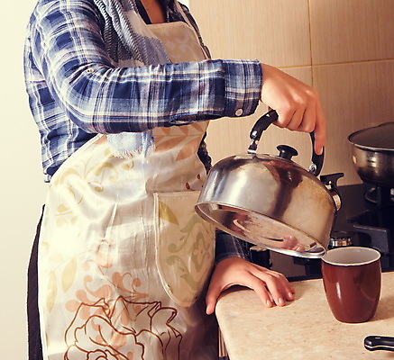 포토 JPG 해외이미지 백인 라이프스타일 여자 행복 음식 가구 가사 다이어트 주전자 아파트 주택 실내 건강 요리 한명 미소 사람 성인 내부 물 주방 요리사 저녁식사 붓기 칼 우아함 오븐 냄비 자르기 주부 해외포토 자연요소 서양인 직업 1 감정 생활용품 컨셉 모션 주방용품 표정 건물 생활 식사 가전제품 솥 파일형식 이미지허브