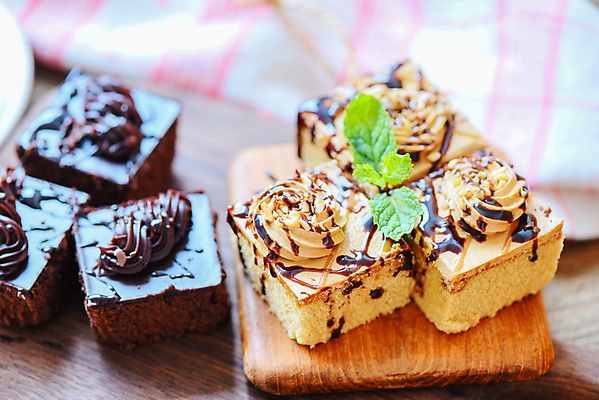 포토 JPG 해외이미지 전통 접시 커피 음식 조각 백그라운드 부분 탁자 디저트 기념 요리 사람없음 목재 컵 빛 컬러풀 갈색 파티 케이크 식당 초콜릿 빵집 소용돌이 시골 직물 신선 달콤 맛 아침식사 설탕 다발 굽기 먹기 민트 크림 슬라이스 코코아 단절 시나몬 페스츄리 핸드메이드 해외포토 나무 식기 음료 빵 컬러 가구 컨셉 재료 모션 이벤트 상점 식사 회오리 구이 허브 파일형식 이미지허브