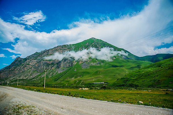 포토 JPG 해외이미지 구름 유럽 여행 밭 하늘 산 풍경 경사 사람없음 일상 초록색 여름 파란색 계곡 바위 정상 오솔길 언덕 러시아 장면 북쪽 흐림 웅장함 수평선 스코틀랜드 산맥 해외포토 자연요소 계절 나라 길 컬러 농업 날씨 영국 라이프 돌_바위 방향 파일형식 이미지허브