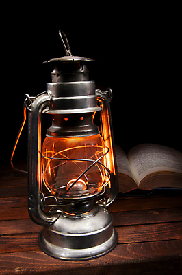 포토 JPG 해외이미지 교육 종이 문화 안경 탁자 불 사람없음 목재 책 빛 스터디 독서 검은색 수확 골동품 덮개 기록 오픈 도서관 야간 저녁 문학 페이지 연료 설명서 해외포토 자연요소 나무 잡화 컬러 가구 농업 재료 학습 뚜껑 파일형식 이미지허브