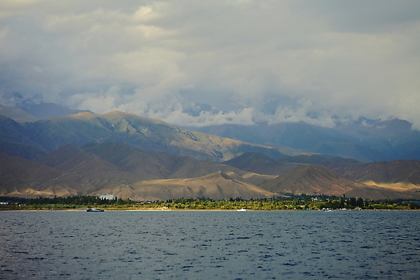 포토 JPG 해외이미지 구름 길 호수 스포츠 파도 여행 자연 하늘 휴식 산 파노라마 풍경 경사 사람없음 가로 초록색 물 파란색 환경 골짜기 계곡 하이킹 휴양지 감탄 웅장함 전국 절정 환상 해외포토 자연요소 바다 컬러 컨셉 레저 촬영기법 장소 생태계 파일형식 이미지허브