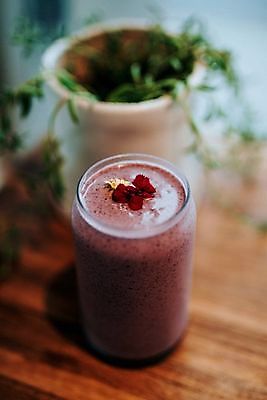 포토 JPG 해외이미지 열매 안경 음료 음식 분홍색 백그라운드 다이어트 과일 탁자 딸기 디저트 건강 사람없음 빨간색 여름 노란색 우주 요식업 사진촬영 주스 우유 추위 마시기 시골 신선 칵테일 달콤 맛 아침식사 민트 크림 그림 유기농 부드러움 칼로리 밀짚 요거트 쉐이크 떨림 섞기 스무디 영양분 해외포토 식물 웰빙 잡화 계절 산업 컬러 가구 컨셉 모션 유제품 주류 촬영 식사 감각 짚 허브 파일형식 이미지허브